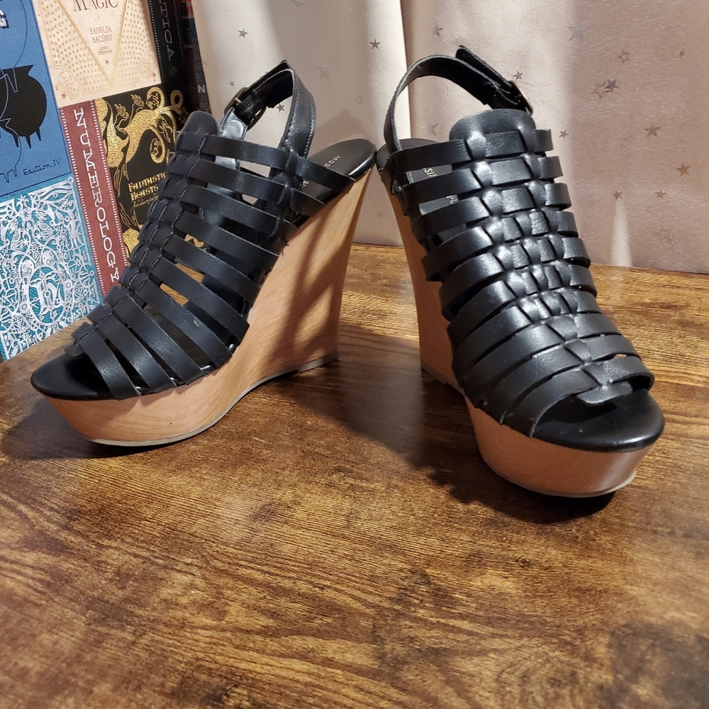 Mossimo supply Co wedges
